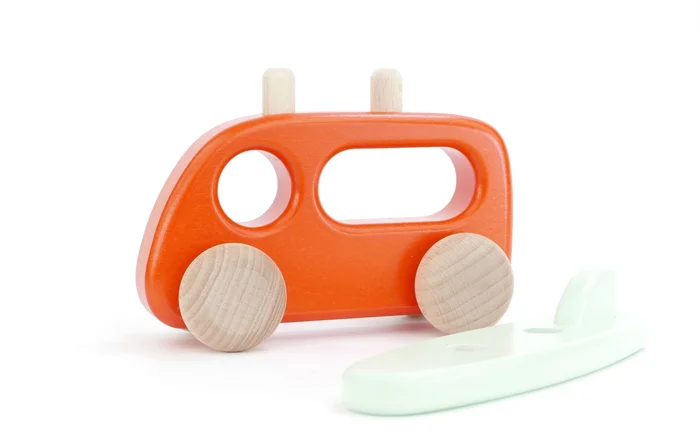 Bajo Camper with Surfboard