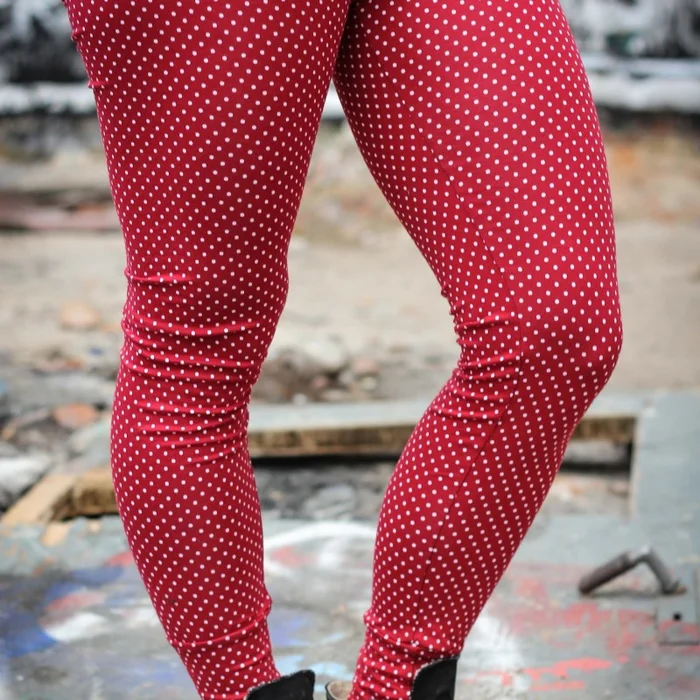 Damen-Leggings Punkte auf rot
