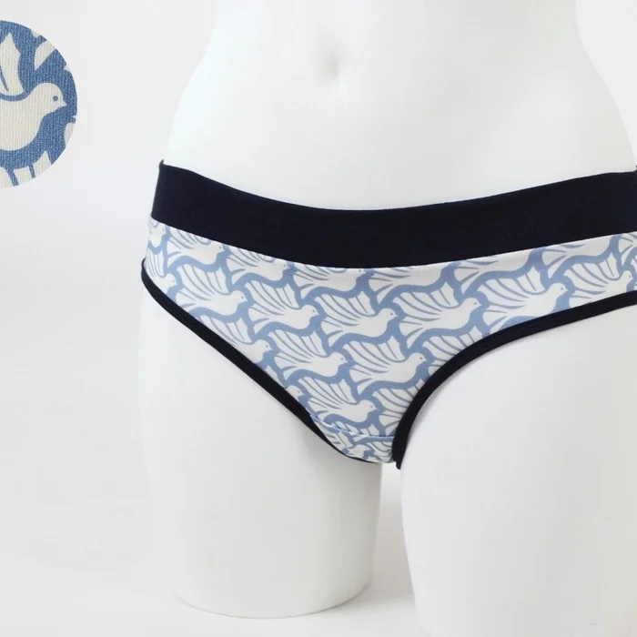 Damen-Unterhose hellblau mit weißen Tauben BIO-STOFFE