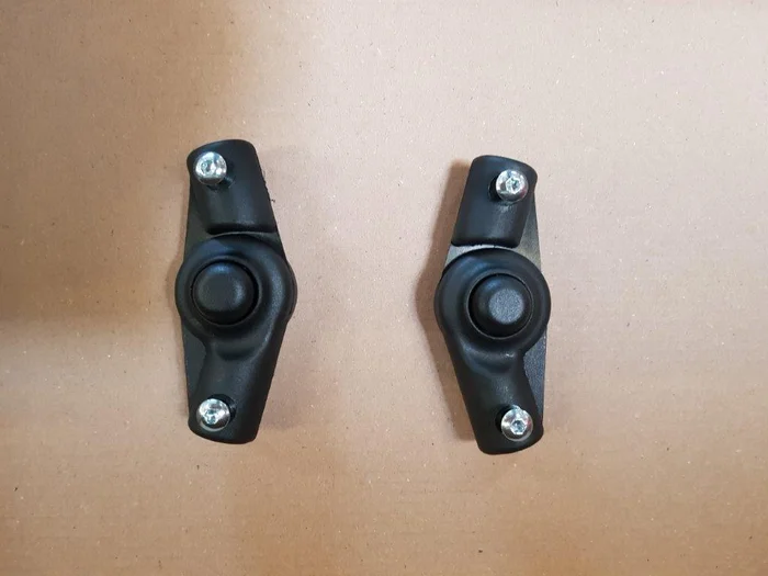 Gelenk für Fußleiste Krippenwagen Helena 1 Paar