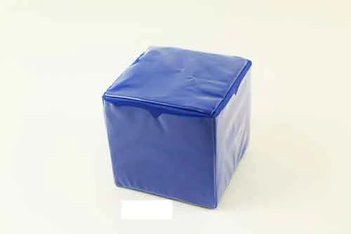 Würfel mit Tasche versch. Farben